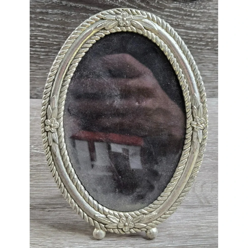 Vtg Miniature Silver Tone Oval Picture Frame with Floral and Rope Trim Accent 5